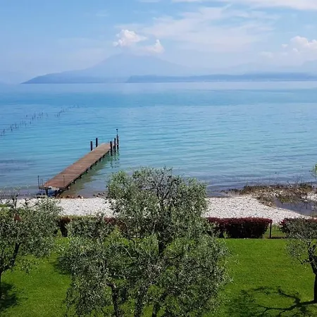 Prázdninový dům Bmp Orchidea Piscina, Giardino E Con Molo Sirmione