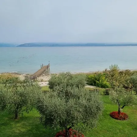 Prázdninový dům Bmp Orchidea Piscina, Giardino E Con Molo *