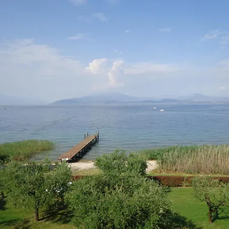 Prázdninový dům Bmp Orchidea Piscina, Giardino E Con Molo Sirmione