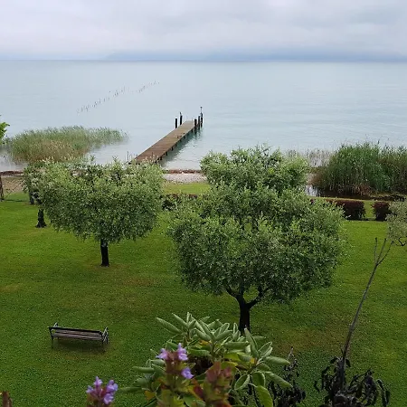 Prázdninový dům Bmp Orchidea Piscina, Giardino E Con Molo